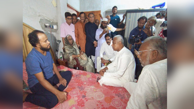 জুলাই আন্দোলনে গুলিবিদ্ধ যশোরের এনাম সিদ্দিকিকে ছুরিকাঘাত করেছে দুর্বৃত্তরা