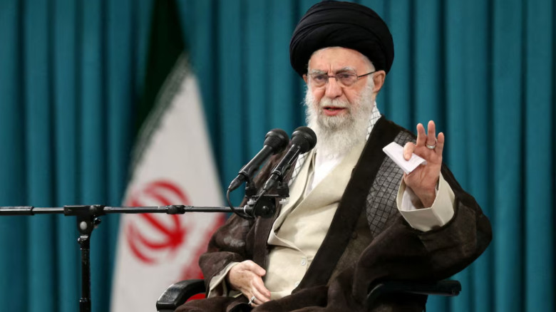 ট্রাম্পকে ‘অত্যাচারী’ আখ্যা দিয়ে ক্ষমতাচ্যুতির হুঁশিয়ারি খামেনির