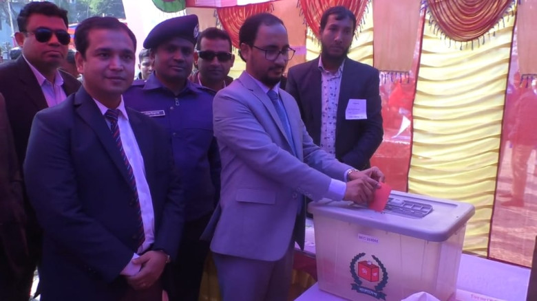 যশোরে ভোটারদের গণভোট সম্পর্কে পরিচিত করতে শুরু হয়েছে মক ভোটিং