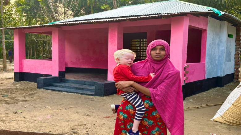 অধিকার বঞ্চিত যশোরের সেই শিশু আফিয়াকে প্রতিশ্রুত নতুন ঘর হস্তান্তর