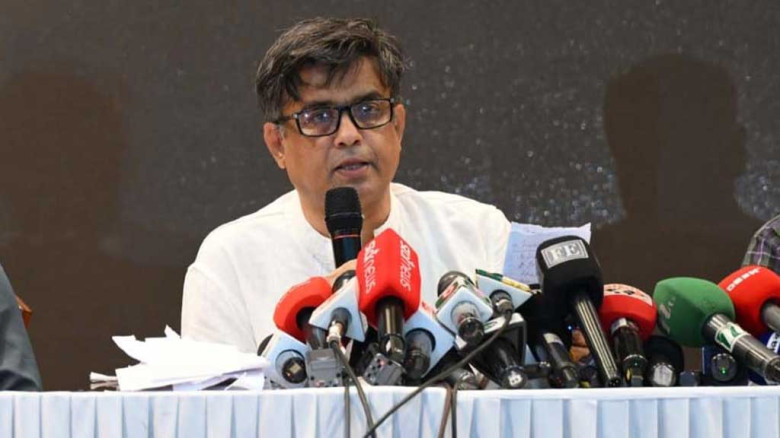 নির্বাচনের আগেই লুট হওয়া সব অস্ত্র উদ্ধারের কঠোর নির্দেশ প্রধান উপদেষ্টার