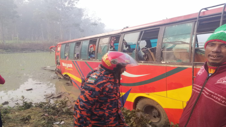 চৌগাছায় পৃথক সড়ক দুর্ঘটনায় মানসিক ভারসম্যহীন যুবক নিহত, আহত ১৫