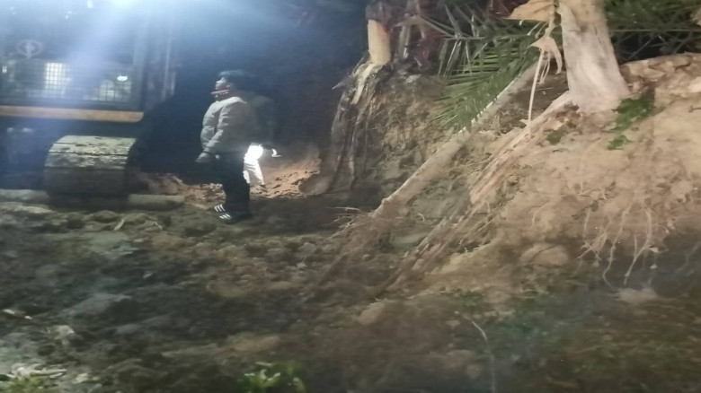 কেশবপুরে অবৈধভাবে মাটি কেটে রাস্তার ক্ষতি করায় এক লাখ টাকা জরিমানা