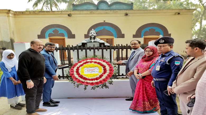 জন্মদিনে শ্রদ্ধা ভালোবাসায় মহাকবিকে স্মরণ