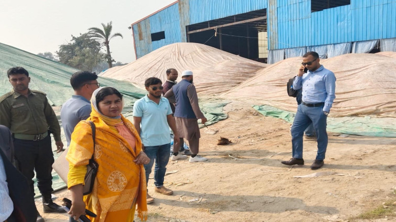 ১৫৯৬ বস্তা নষ্ট সার বিক্রির চেষ্টা, ব্যবসায়ীকে জরিমানা