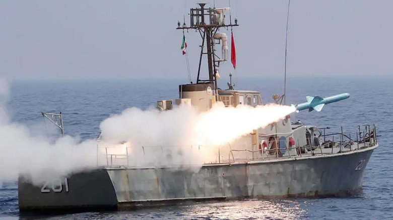 মার্কিন রণতরীর দাপট রুখতে ইরানের ‘লাইভ-ফায়ার’ চ্যালেঞ্জ