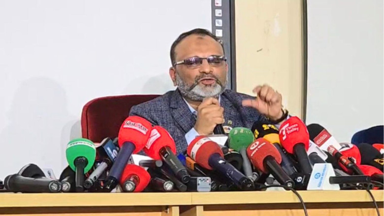 আমি শিক্ষকতায় ফিরতে চাই’: পদত্যাগের ঘোষণা দিলেন ঢাবি উপাচার্য