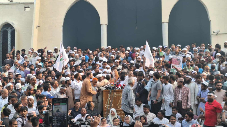 নির্বাচন-পরবর্তী সহিংসতা ও অনিয়মের প্রতিবাদে ১১-দলীয় জোটের বিশাল বিক্ষোভ