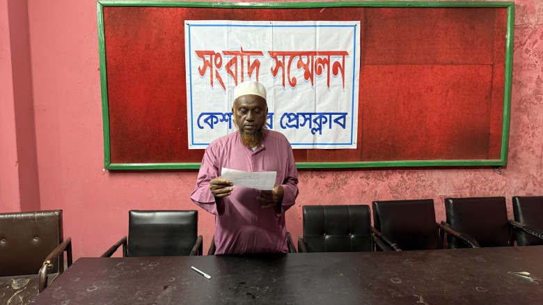 কেশবপুরে অধ্যক্ষের স্বাক্ষর জাল করে পরিচ্ছন্নকর্মী নিয়োগের প্রতিবাদে সংবাদ সম্মেলন