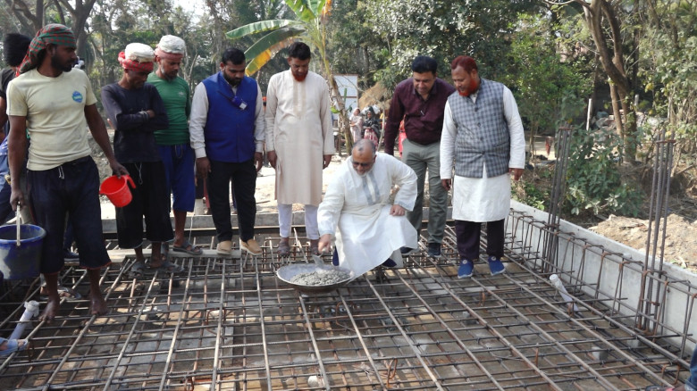 বিএনপি নেতাকে সাথে নিয়ে সেতুর ঢালাই উদ্বোধন করলেন জামায়াত মনোনীত এমপি