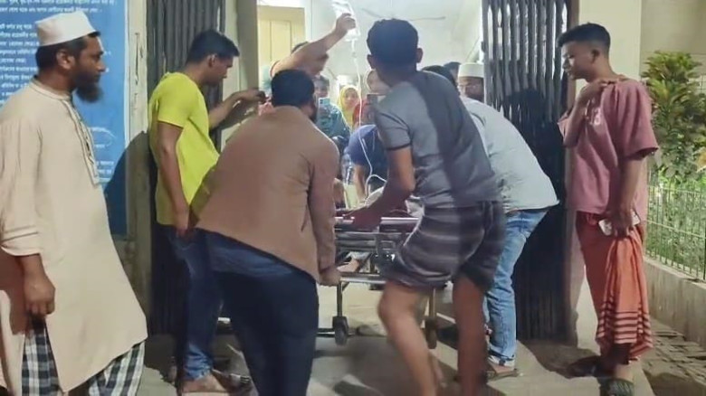 অভয়নগরে বাড়ির সামনে জামায়াত কর্মীকে কুপিয়ে জখম