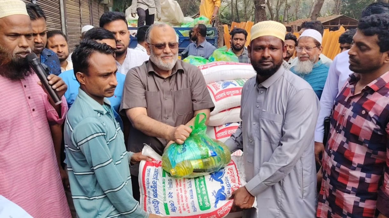 যশোর ২ আসনের নির্বাচনী সহিংসতায় ক্ষতিগ্রস্তদের পাশে ডা. ফরিদ