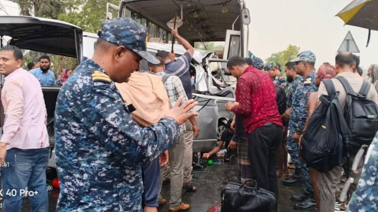 ‘জুলাইয়ের গাদ্দার’ প্ল্যাকার্ড হাতে সংসদ কাঁপালেন বিরোধীরা, তোপের মুখে রাষ্ট্রপতির ভাষণ