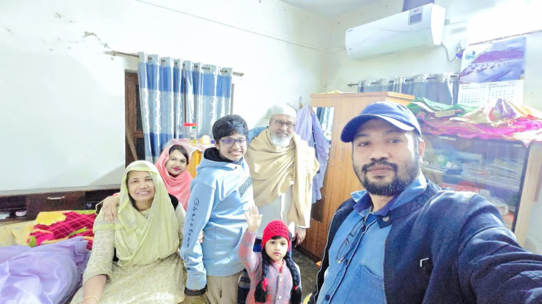 নানা বাড়ি থেকে ফেরার পথে প্রাইভেটকার গাছের সাথে ধা...