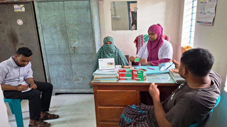 কেশবপুরে ঈদের ছুটির ভেতরেও অব্যাহত ছিল পরিবার পরিক...