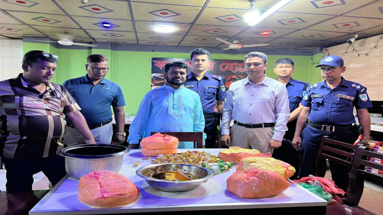 যশোরে পচাবাসী খাবার অস্বাস্থ্যকর পরিবেশ থাকায় ক্যাফে নূর হোটেল কে লাখ টাকা জরিমানা