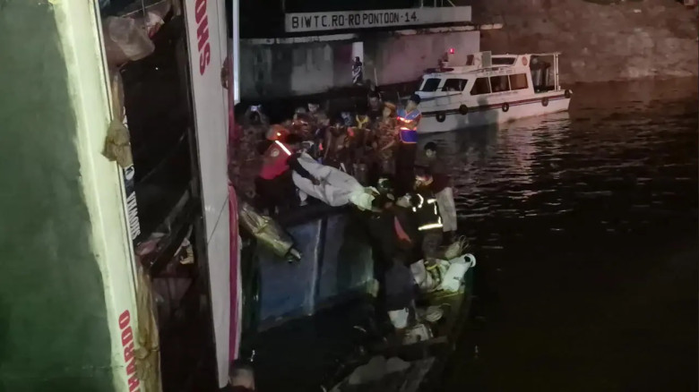 দৌলতদিয়া ঘাটে বাসডুবি: মৃত্যু বেড়ে ২৩...