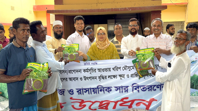 কেশবপুরে ১৩৯০ কৃষক বিনামূল্যে পেল বীজ ও সার
