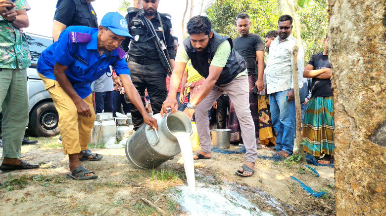 ড. ইউনূস ও অন্তর্বর্তীকালীন সরকারের উপদেষ্টাদের দেশত্যাগে নিষেধাজ্ঞা
