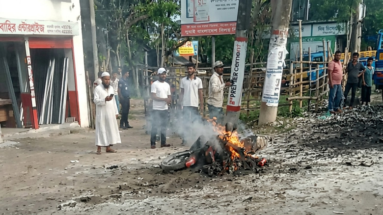 কেশবপুরে আকষ্মিক ঘূর্ণিঝড়ে কৃষকের ধানের ক্ষতি