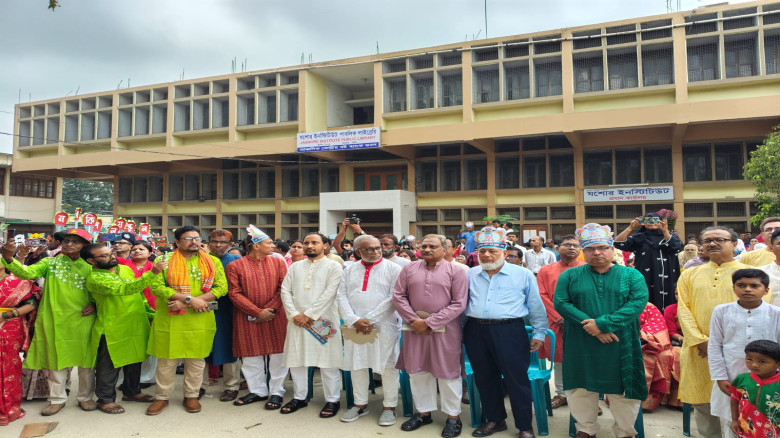 ঢোল-বাদ্য আর রঙিন মোটিফে শুরু বৈশাখী শোভাযাত্রা, যশোরে উৎসবের ঢল