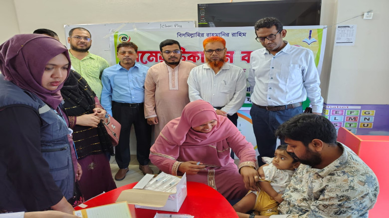 ইন্টারন্যাশনাল পিস স্কুল এন্ড কলেজে শতাধিক শিক্ষার্থীর হামের টিকা গ্রহণ