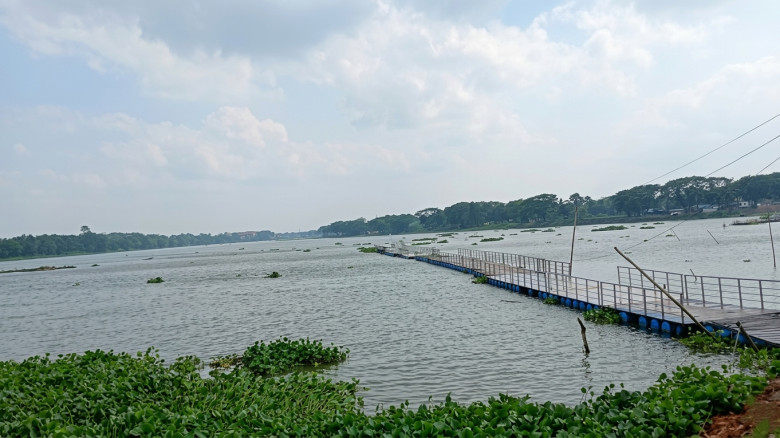 পায়ে হেঁটে পুরো বাংলাদেশ ভ্রমণে কক্সবাজারের সাদিয়া সুলতানা এখন যশোরে