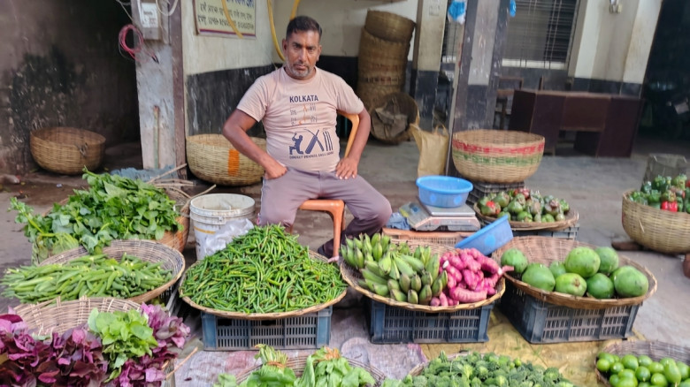 যশোরে সবজির বাজার চড়া, বেশিরভাগ সবজির কেজি ৫০ টাকার ওপরে