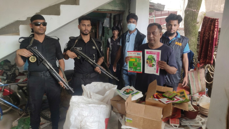 যশোরে অবৈধ কীটনাশক ও সার মজুত: ব্যবসায়ীকে ১ লাখ টাকা জরিমানা