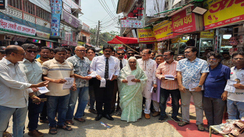 যশোরে প্রধানমন্ত্রীর জনসভা সফল করতে লিফলেট বিতরণ