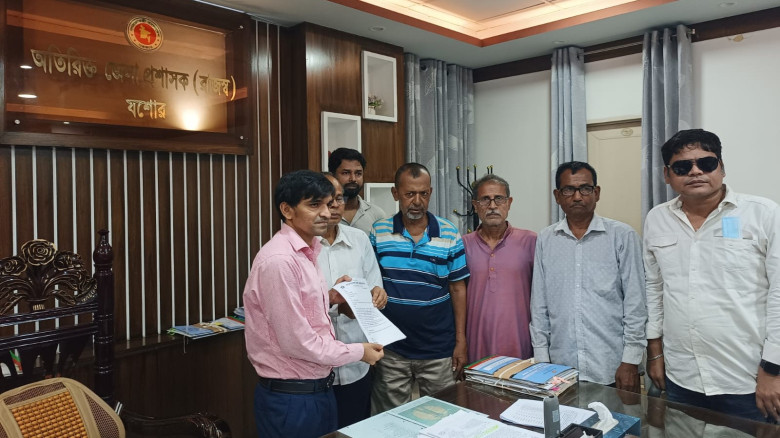 যশোর জেনারেল হাসপাতালে আইসিইউ ও ডায়ালাইসিস সেন্টার চালুর দাবিতে স্মারকলিপি প্রদান