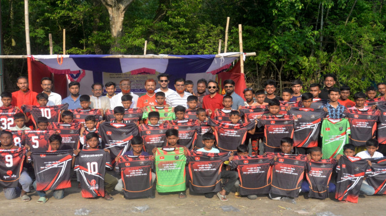 যশোর সদরের এনায়েতপুরে নওয়াব আলী ফুটবল একাডেমির যাত্রা শুরু