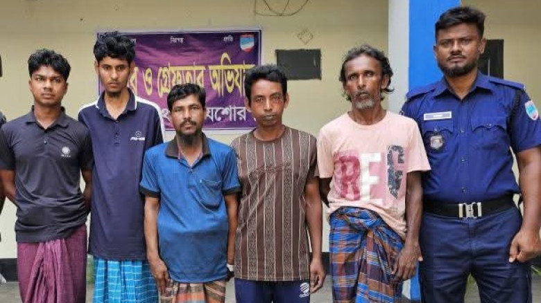 চৌগাছা থানার বিশেষ অভিযানে চোলাই মদসহ মাদক ব্যবসায়...