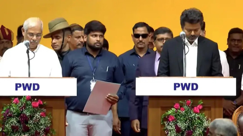 মুখ্যমন্ত্রী হিসেবে থালাপতি বিজয়ের শপথ গ্রহণ...