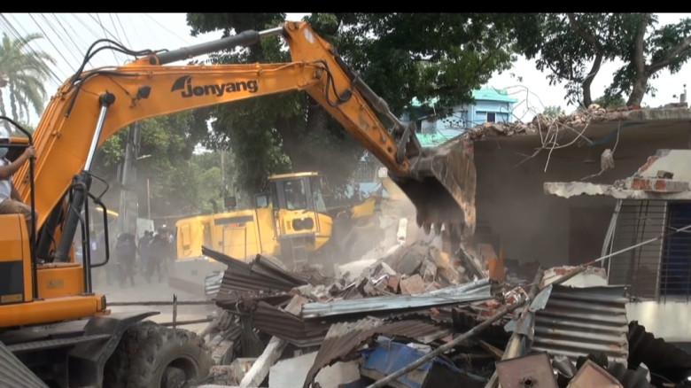 যশোরে গৃহায়নের মেগা উচ্ছেদ: ৪ শতাধিক স্থাপনা গুঁড়ি...