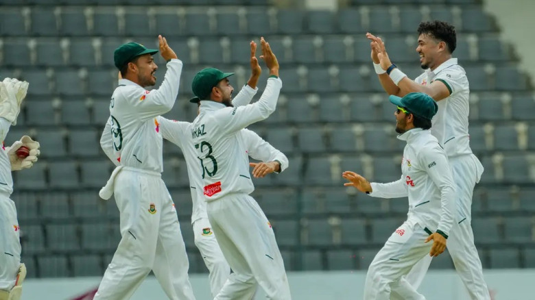 পাকিস্তানকে কাঁপিয়ে দ্বিতীয় দিন শেষে চালকের আসনে বাংলাদেশ, লিড ১৫৬