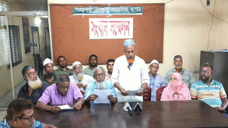মোটরসাইকেলে অগ্রিম আয়কর আরোপের প্রস্তাব প্রত্যাহারের দাবিতে যশোরে মানববন্ধন