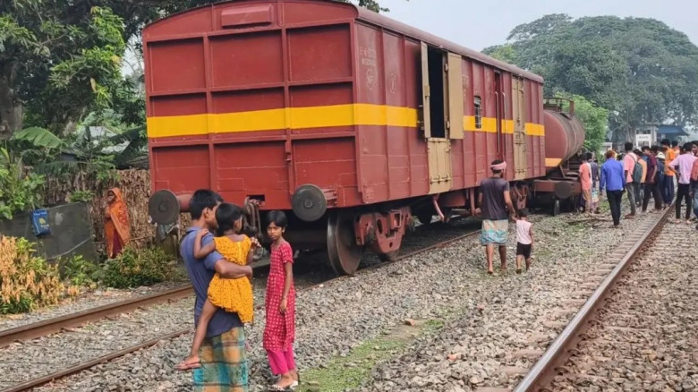কোটচাঁদপুরে মালবাহী ট্রেনের বগি লাইনচ্যুত, ৫ ঘণ্টা পর চলাচল শুরু