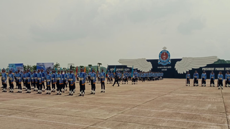 যশোরে বাংলাদেশ বিমান বাহিনী একাডেমিতে রাষ্ট্রপতি কুচকাওয়াজ অনুষ্ঠিত