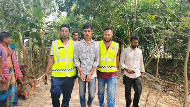 ঝিকরগাছায় অসহায় মানুষের মাঝে ঈদ উপহার হিসেবে নগদ অর্থ বিতরণ
