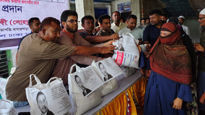 জিয়াউর রহমানের শাহাদাতবার্ষিকীতে যশোরে খাদ্রসামগ্রী বিতরণ