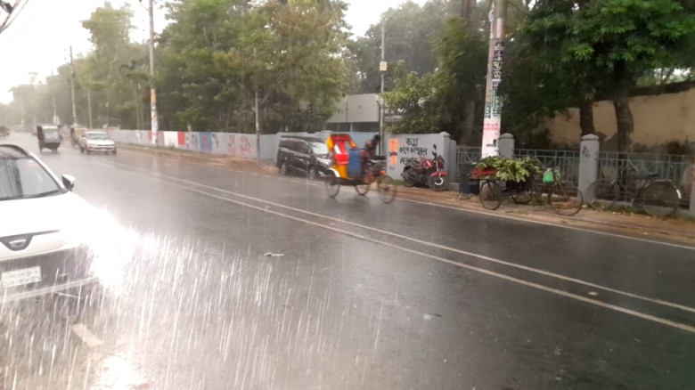 স্বস্তির বৃষ্টিতে প্রাণ ফিরে পেল যশোর