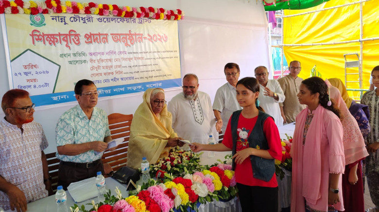 যশোরে নান্নু চৌধুরী ওয়েলফেয়ার ট্রাস্টের শিক্ষাবৃত্...