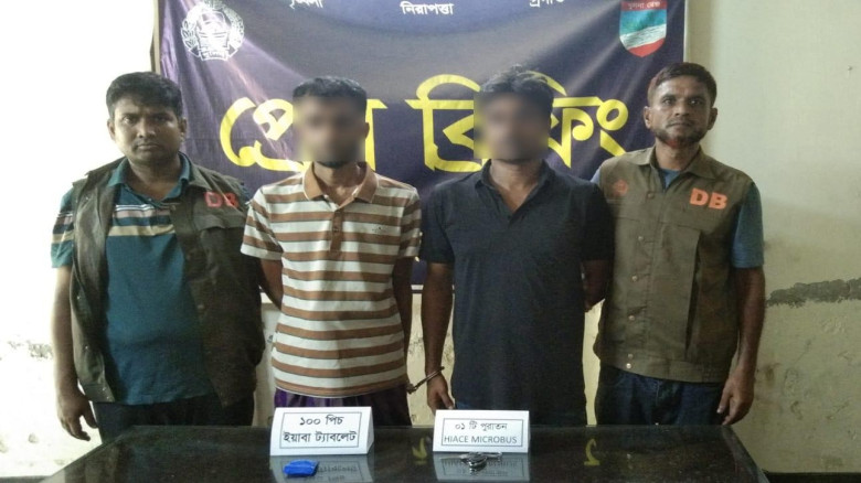 যশোরে ডিবির অভিযান: ১শ' পিস ইয়াবাসহ দুই মাদক কারবা...
