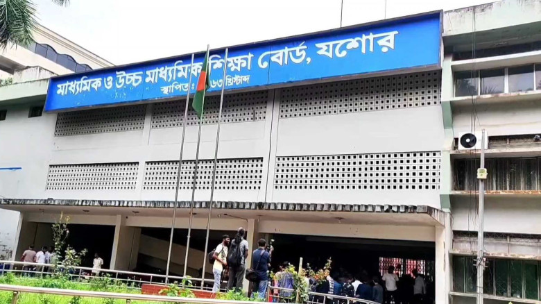 সিসিটিভির আওতায় যশোর বোর্ডে এইচএসসি পরীক্ষার সকল ক...