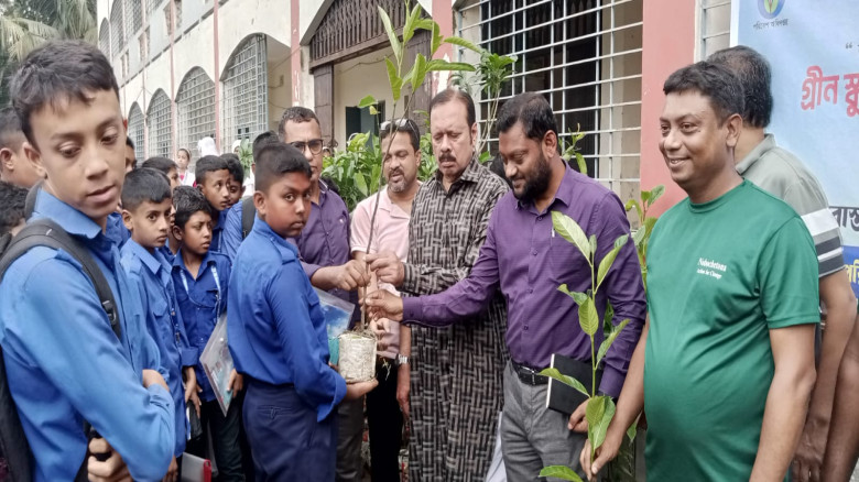 যশোরে নবচেতনার দুই মাসব্যাপী 'গ্রীন স্কুল ক্যাম্পে...