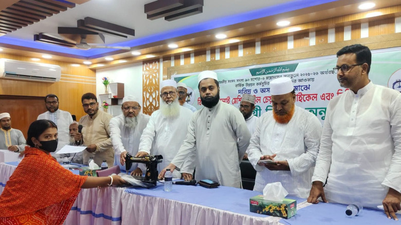 কেশবপুরে সংসদ সদস্যের বিশেষ বরাদ্দের ক্রীড়া ও সেলাই সামগ্রী বিতরণ