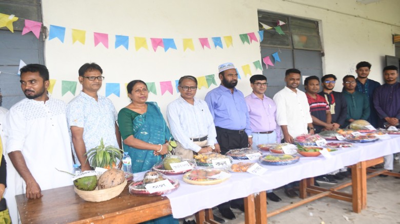 যশোর সরকারি এম এম কলেজের বাংলা বিভাগে উৎসবমুখর ‘ফল উৎসব’ অনুষ্ঠিত