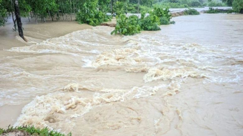 যশোরে উগ্রবাদে সম্পৃক্ততার অভিযোগে তরুণ আটক, জব্দ চাপাতি ও ইলেকট্রনিক ডিভাইস
