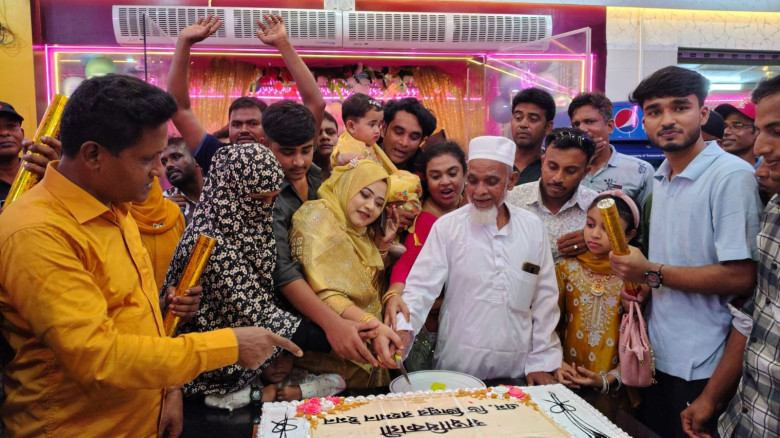 শেখ হাসিনাকে ফেরত পাঠানোর আবেদন খতিয়ে দেখছে নয়াদিল্লি